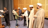 مراسم تجلیل از دانش آموزان ممتاز تحصیلی فرزندان کارکنان و پژوهشگران مؤسسه دارالحدیث برگزار شد