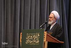 آیت‌الله اعرافی: مسئولان، روحانیت و حوزه باید خادم مردم و پاسدار ارزش‌های الهی در جامعه باشند..